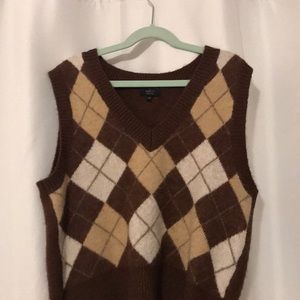Argyle print V-neck sweater vest, 3 shades of brown, size small to medium